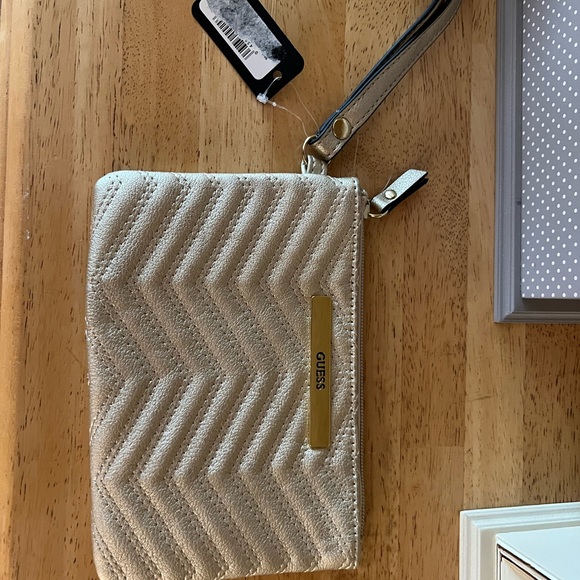 Guess Gold small wristlet - Picture 1 of 2